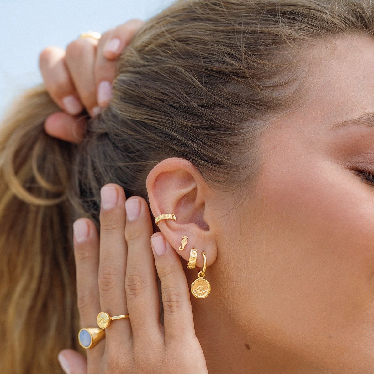 Earring Stud Seahorse Gold