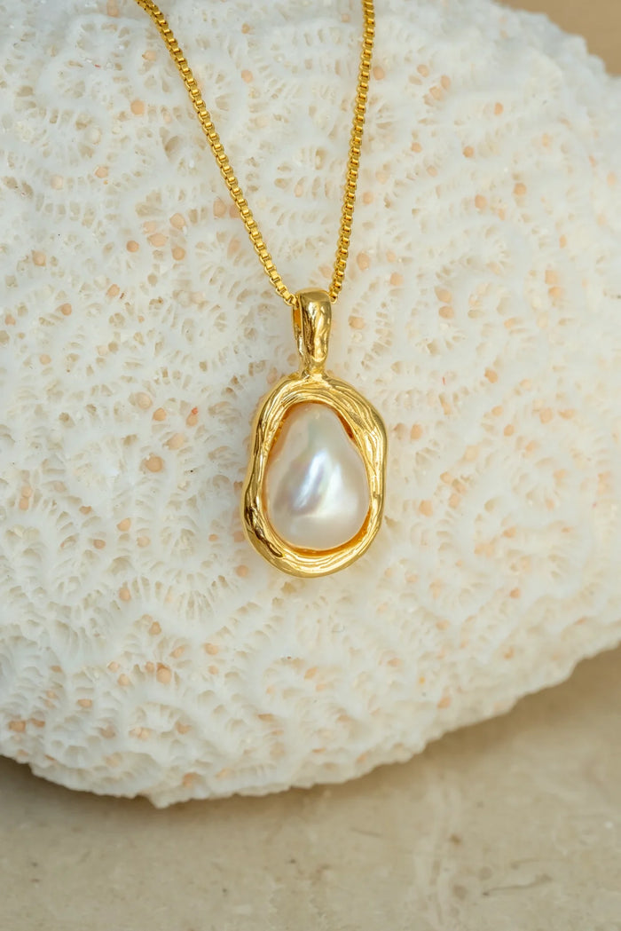 Necklace Pearl Swirl Gold